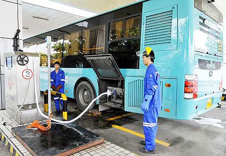 ����LNG�Ӛ�վ���_380��